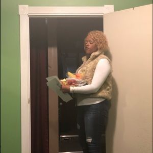 Meet your Posher, Crystal